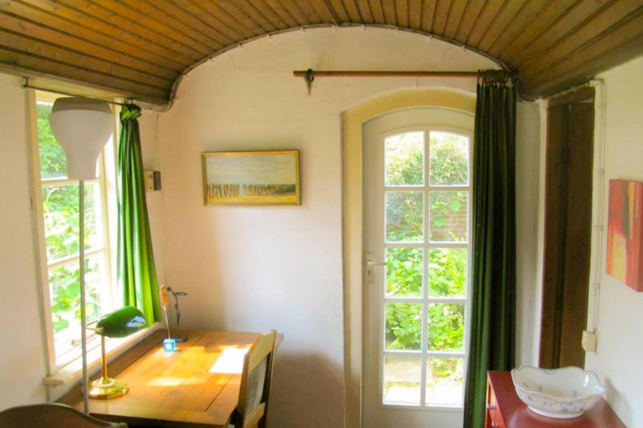 Rustic Retreat: Fireplace, Bbq, + Forest Access Burgh-Haamstede Extérieur photo